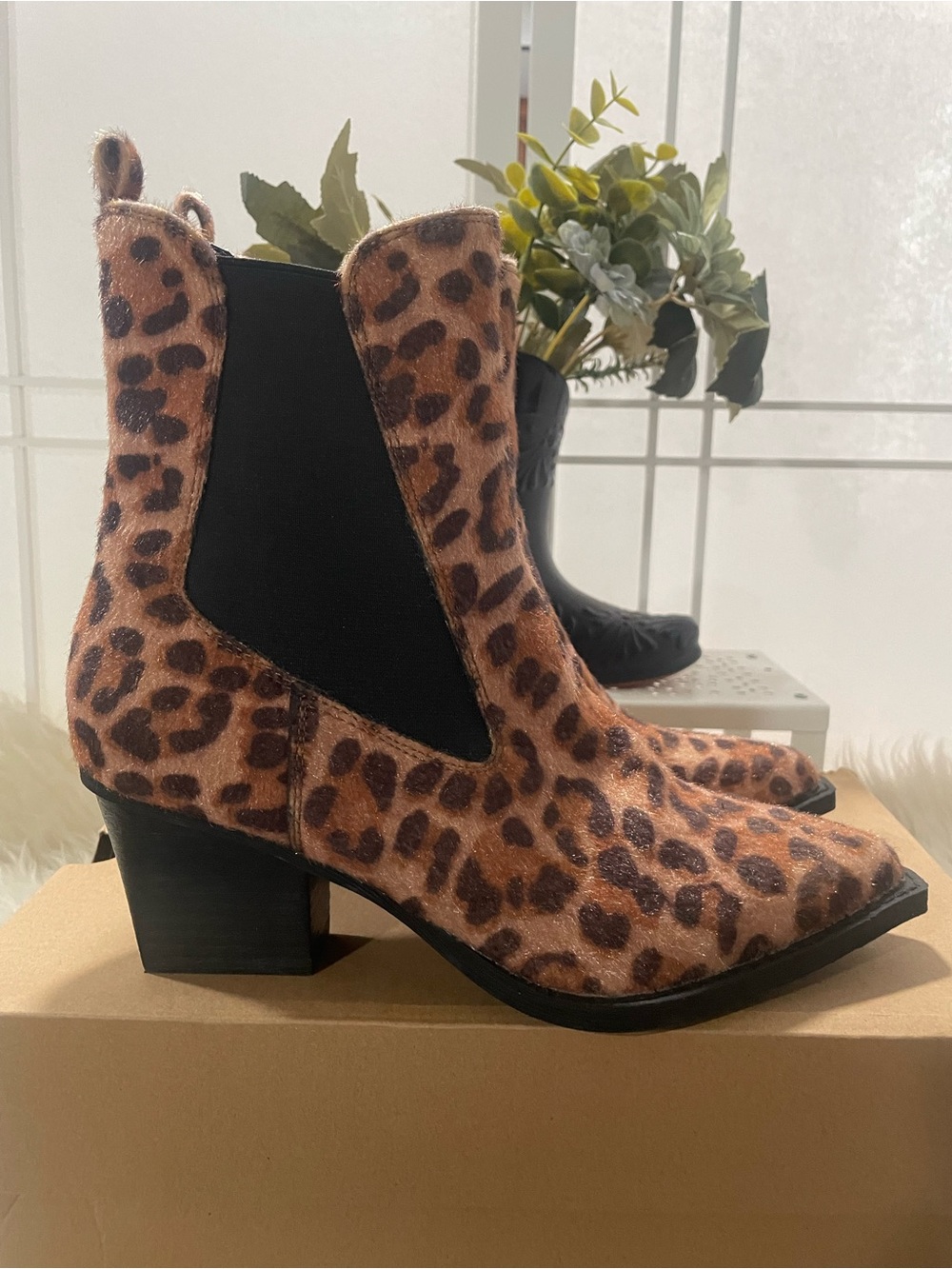Dolce Vita DV Jerico A Ankle boots/ booties, Leopard Print Women's Size 8